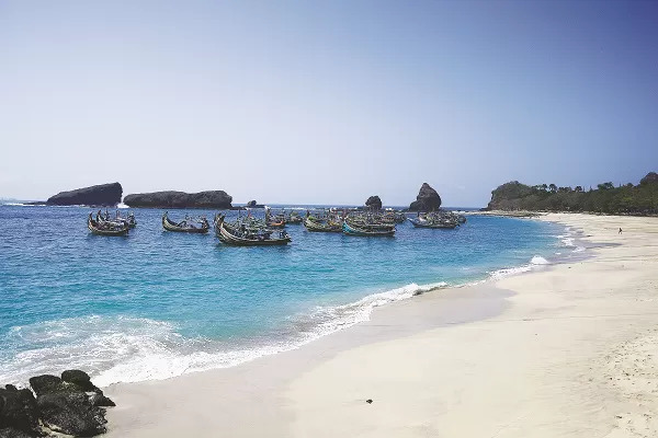 7 Rekomendasi Wisata Pantai Di Jember Cocok Untuk Liburan Bersama