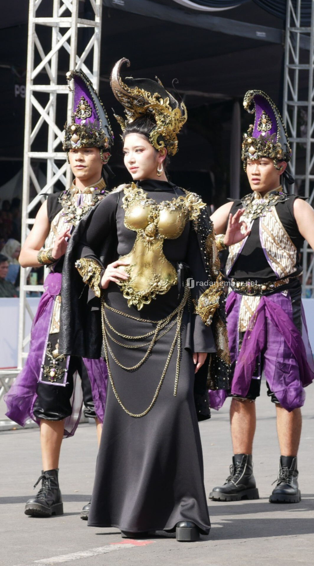Ini Potret Tiara Andini dan Raisa Andriana di Grand Carnival JFC 2024