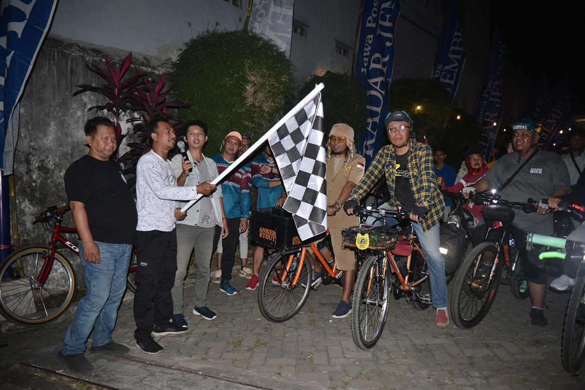 Fun Bike Night Ride to Radar Jember, Nikmati Jalanan Malam Jember dengan Santai