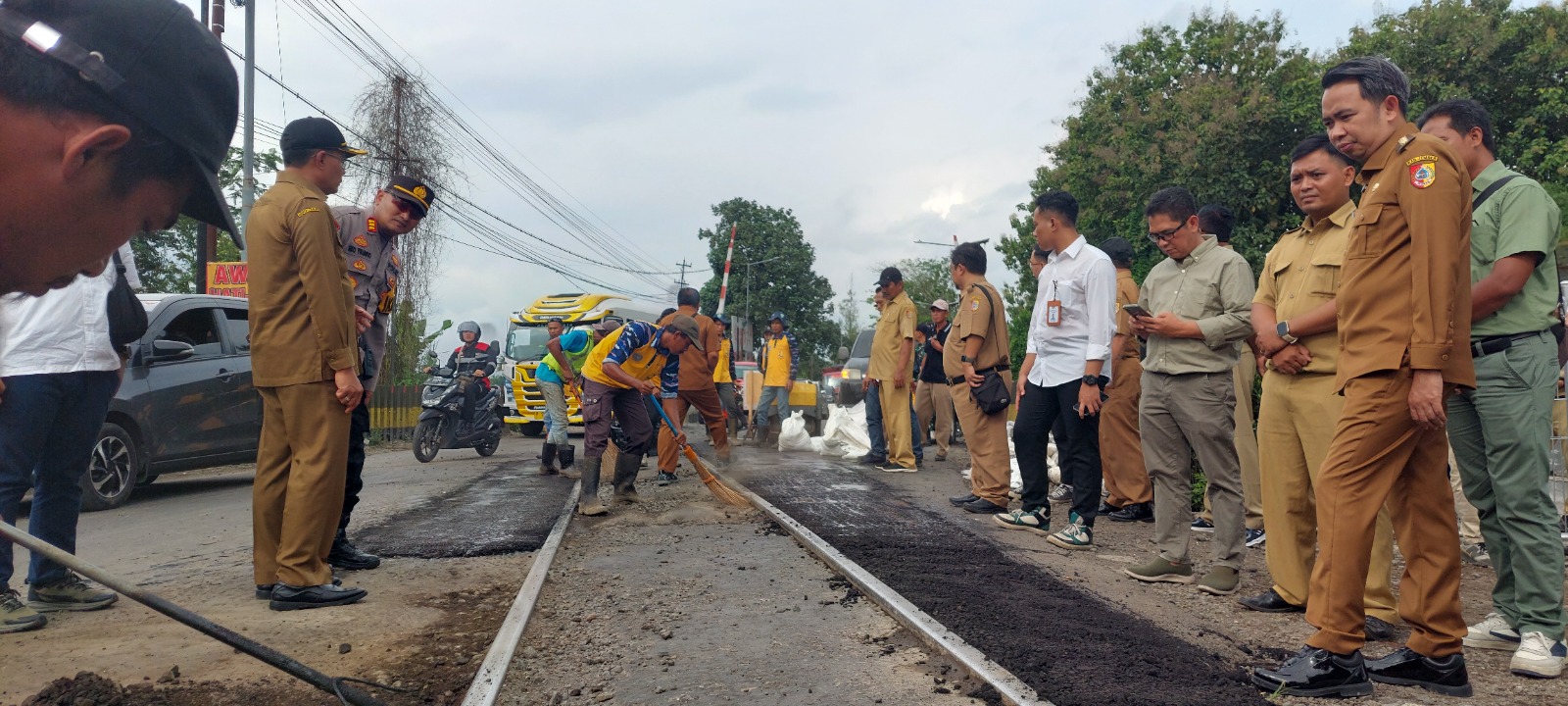 Jika Tak Ada Perbaikan Rel, Bupati Jember Gus Fawait Akan Lapor ke Pusat