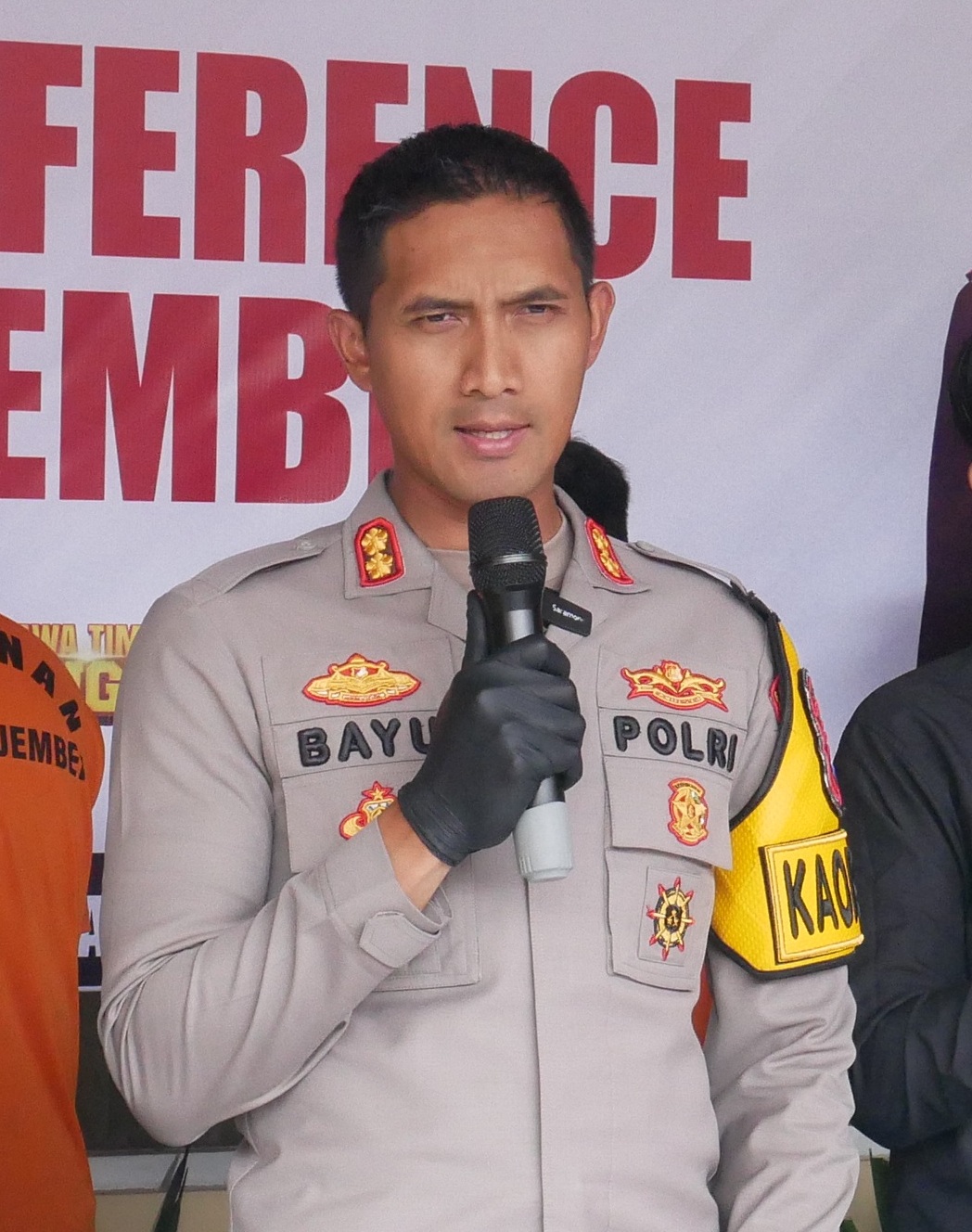 menjelang-bulan-belanja-toko-roti-ednich-z-bakery-meriahkan-jember