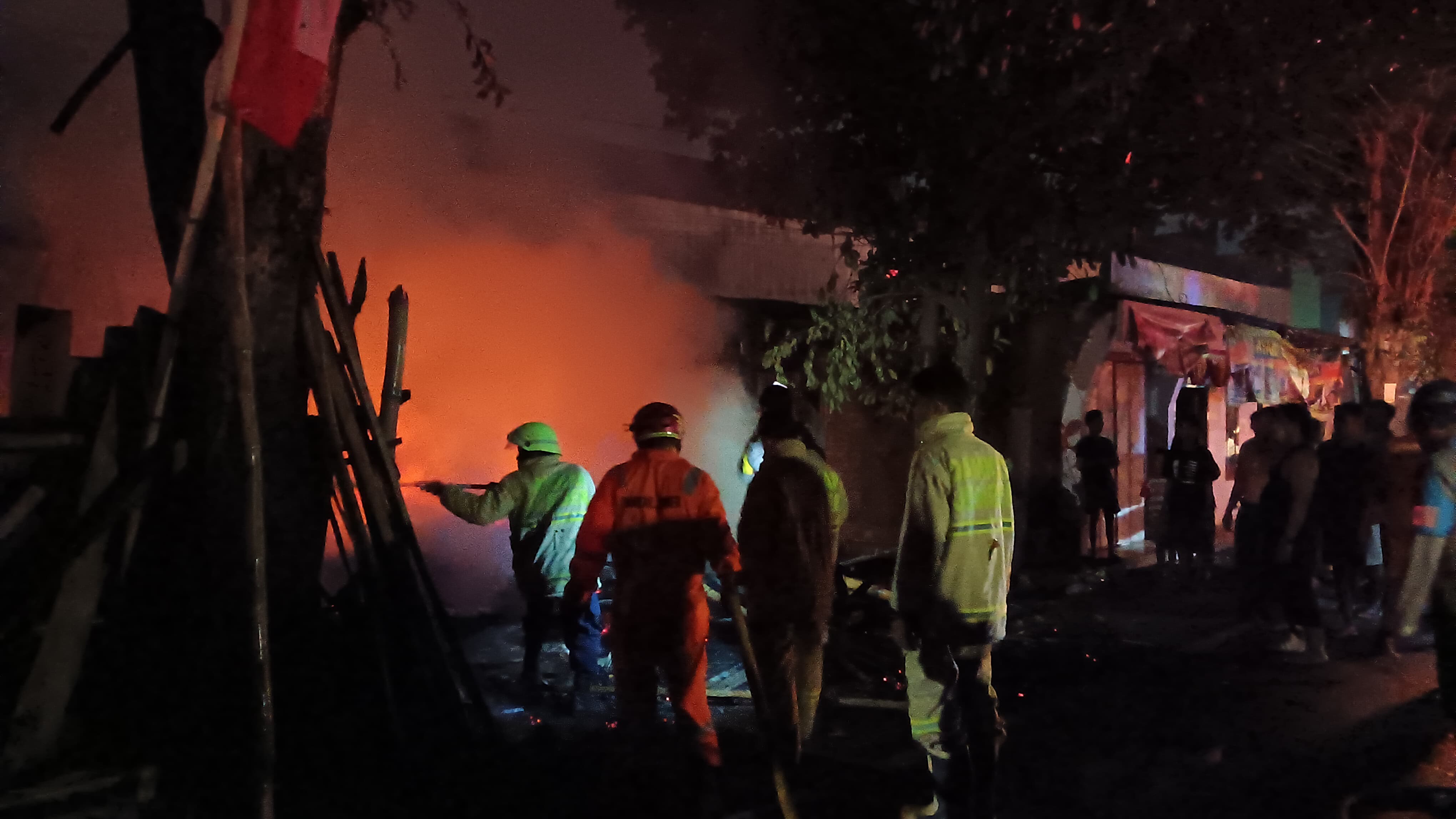 Kebakaran Toko Mebel Ajung Jember, Pemilik Hanya Bisa Pasrah