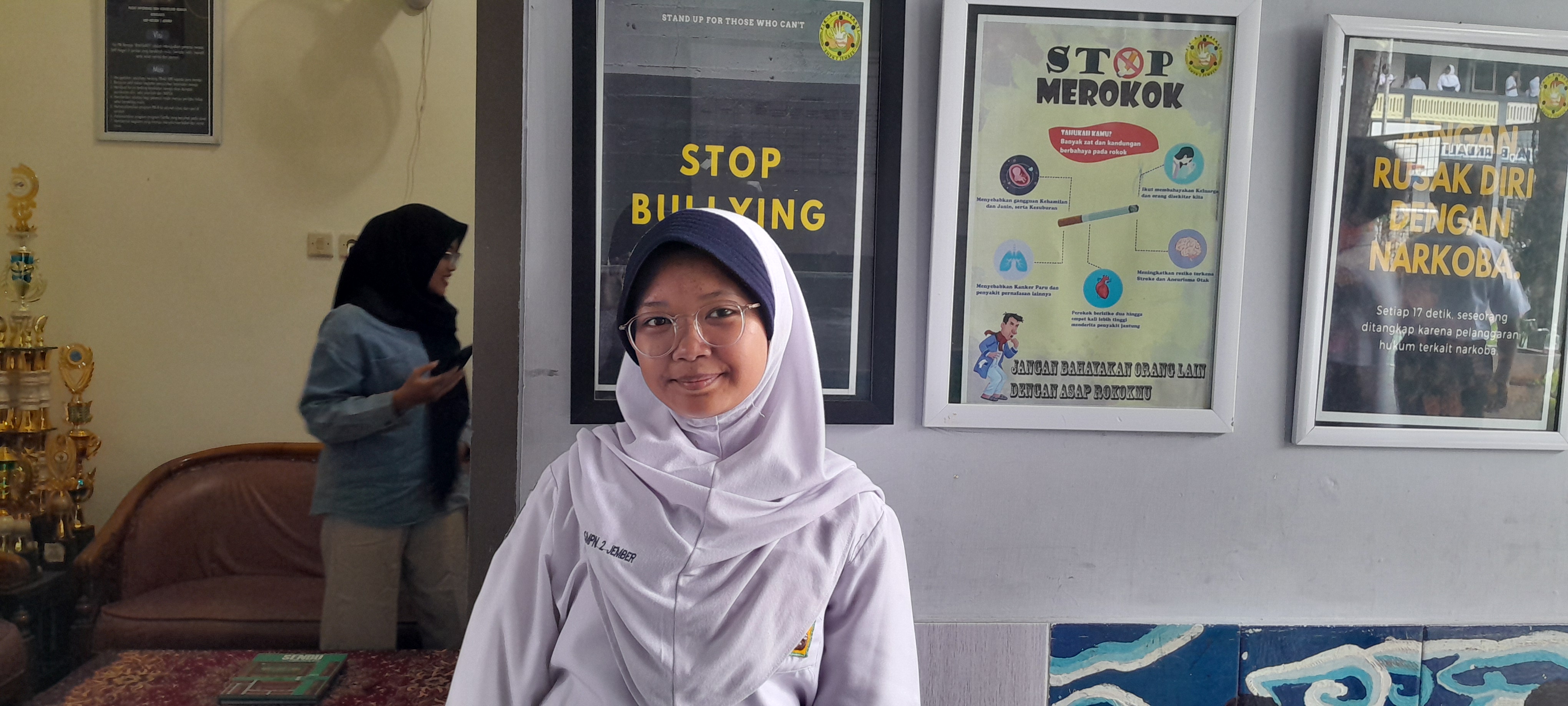 Suara Emas Kinanti Antar SMP Negeri 2 Jember Jadi Juara 1 di Festival Anak Gemilang