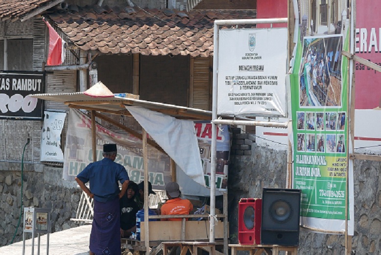 Bangun Masjid dari Jalan - Undercover Radar Jember