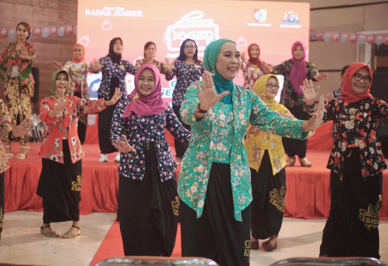 Kampanyekan Pakaian Kebaya, Komunitas Perempuan Kebaya'an Jember Tampil di Expo JOGed 2024