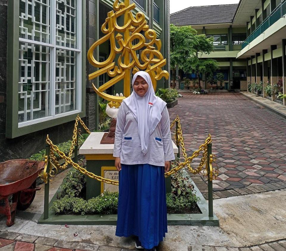 Berbekal Belajar Sehari-hari di Sekolah, Siswi MAN 1 Jember Raih Medali Emas di Olimpiade Nasional