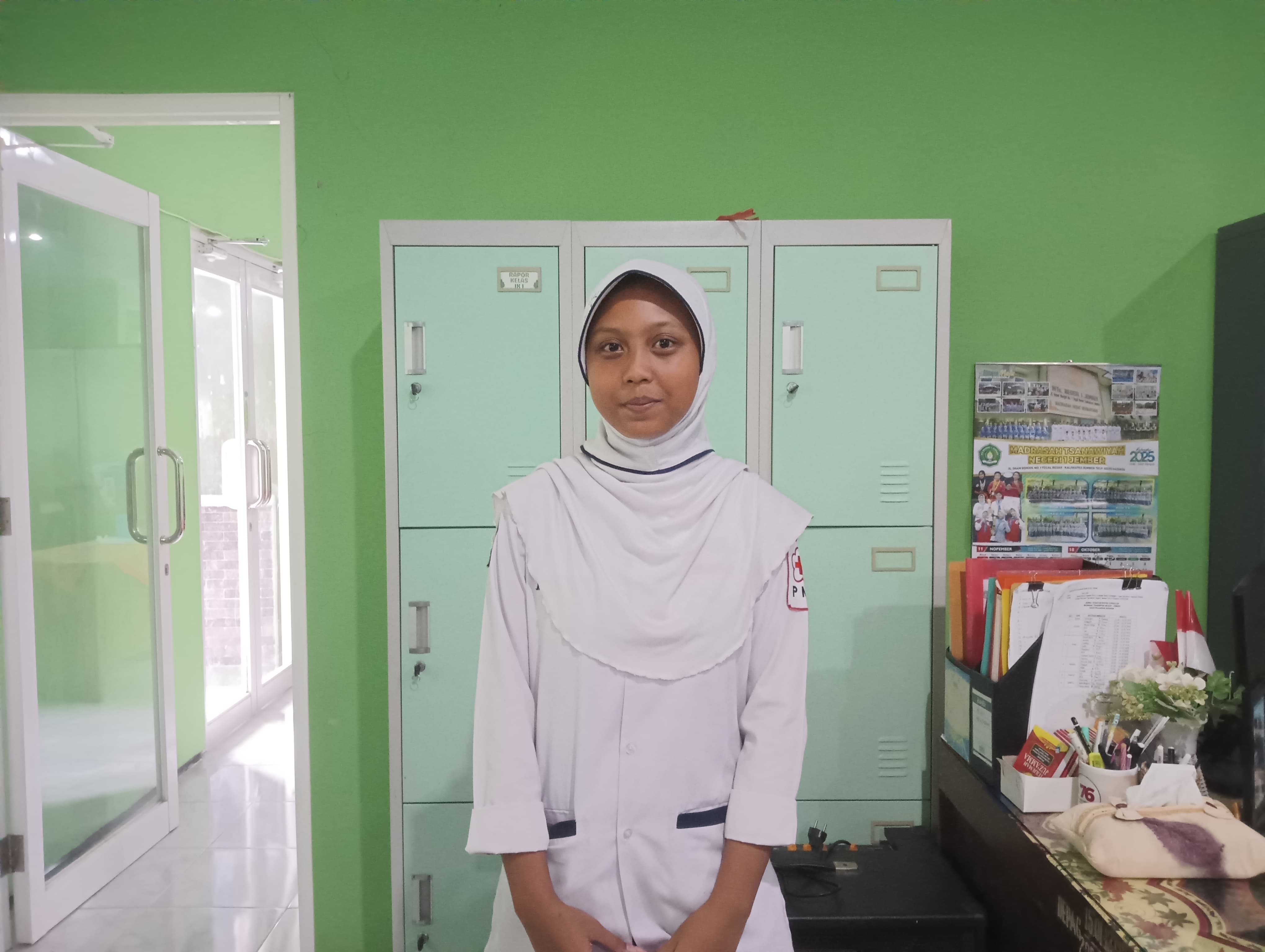 Dea, Siswi MTsN 1 Jember Raih Medali Perak di Ajang Sosial Science Education Competition Unesa