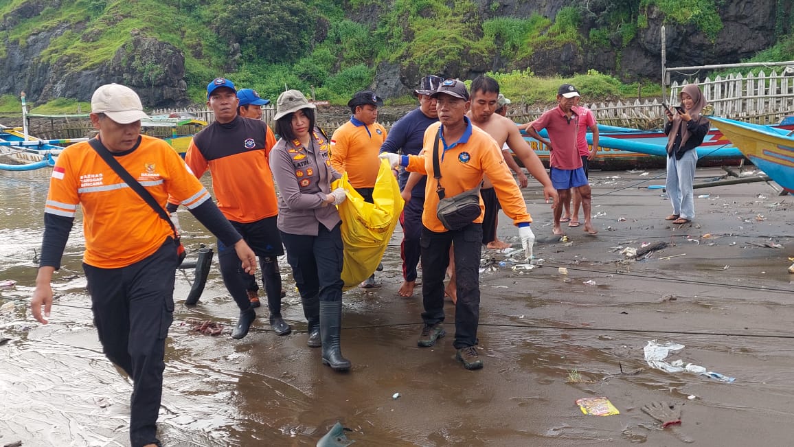Satu Korban Terseret Sungai Bengawan Ditemukan di Teluk Love Jember, Ini Kesaksian Nelayan