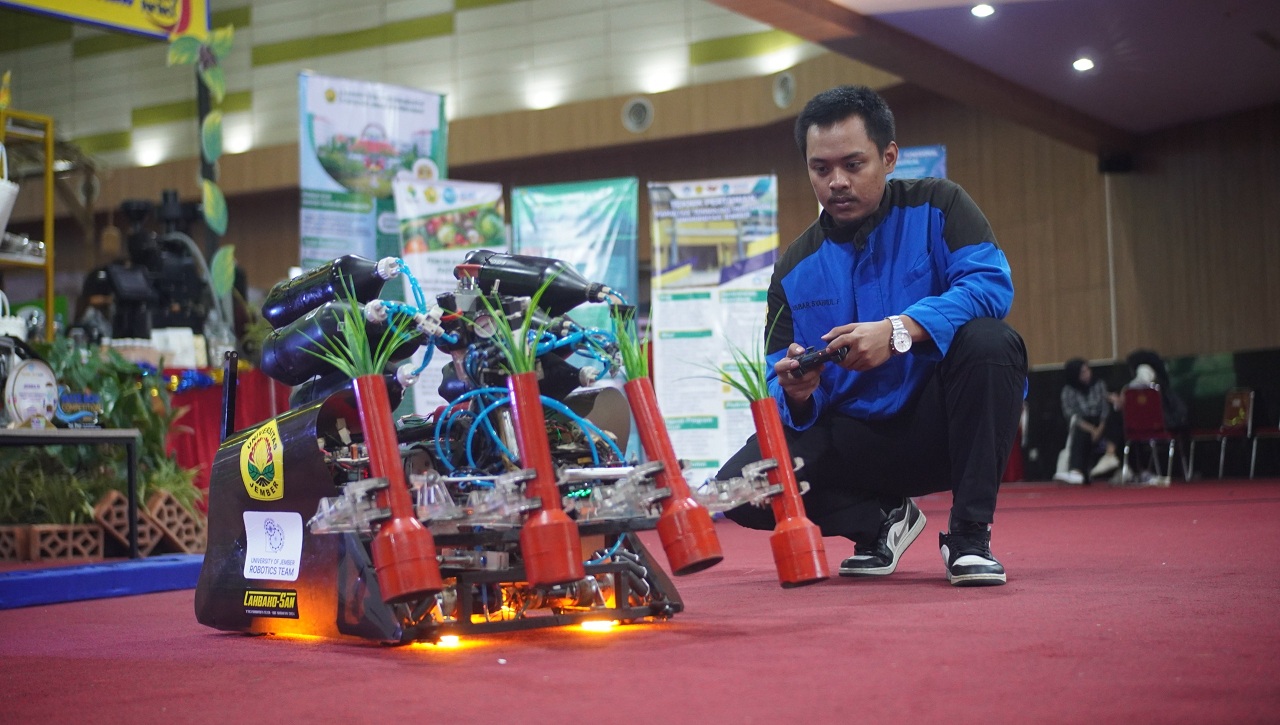 Universitas Jember Raih Juara 2 Kontes Robot Indonesia, Ini Robotnya