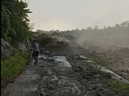 Banjir Lahar Dingin Gunung Semeru Terjang Lumajang, Satu Dusun Terisolasi