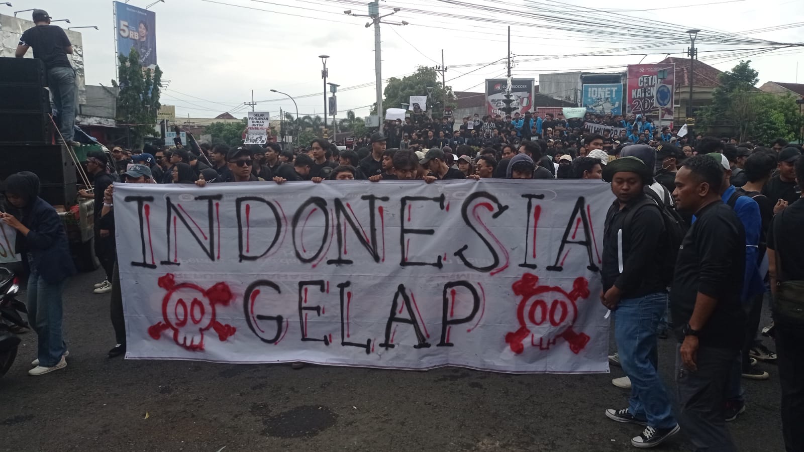 Demo Indonesia Gelap, Ratusan Mahasiswa dan Dosen Jember Tuntut 3 Hal