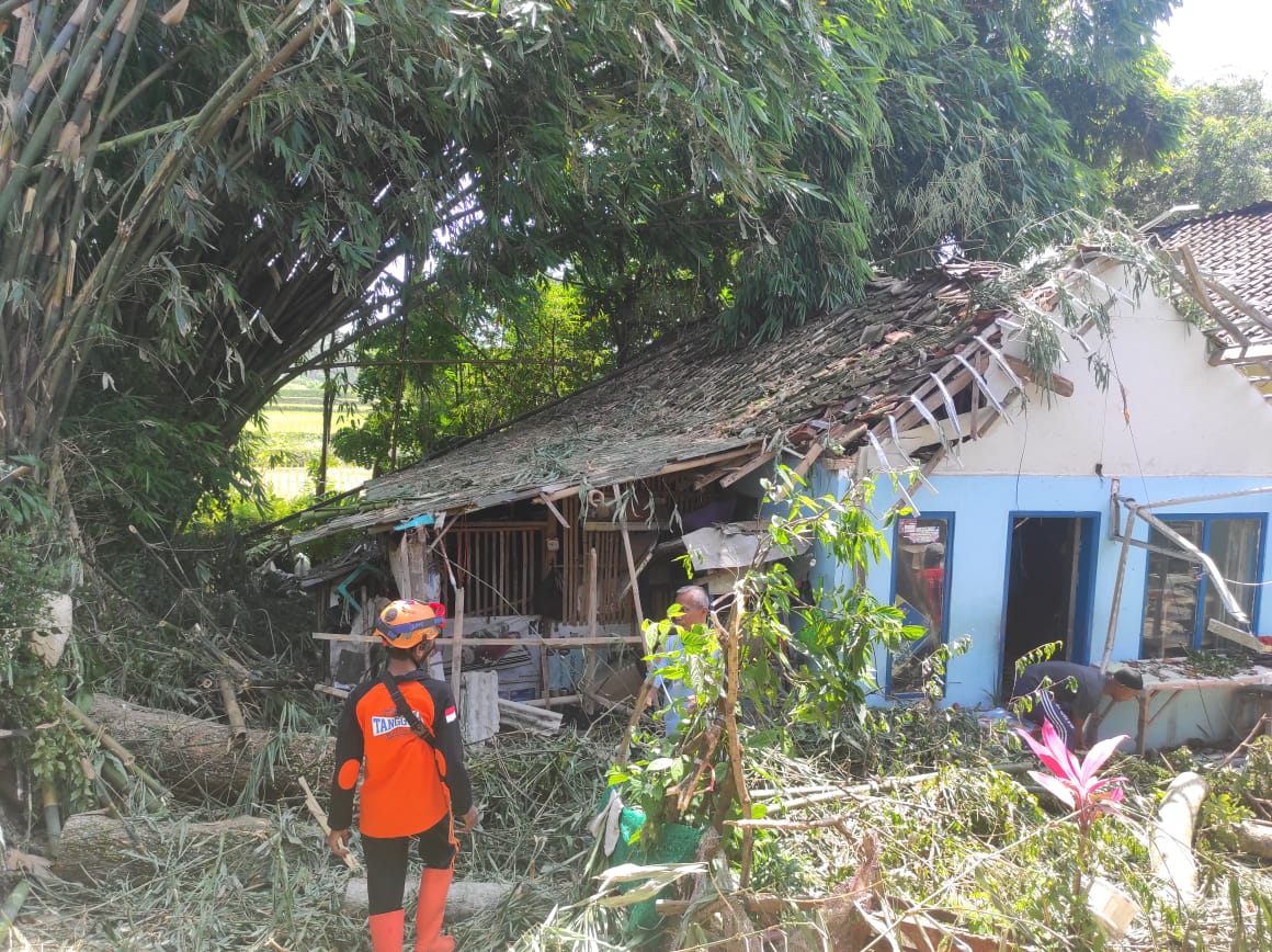 Siklon Luana Picu Angin Kencang di Jember, Warga Ledokombo Meninggal