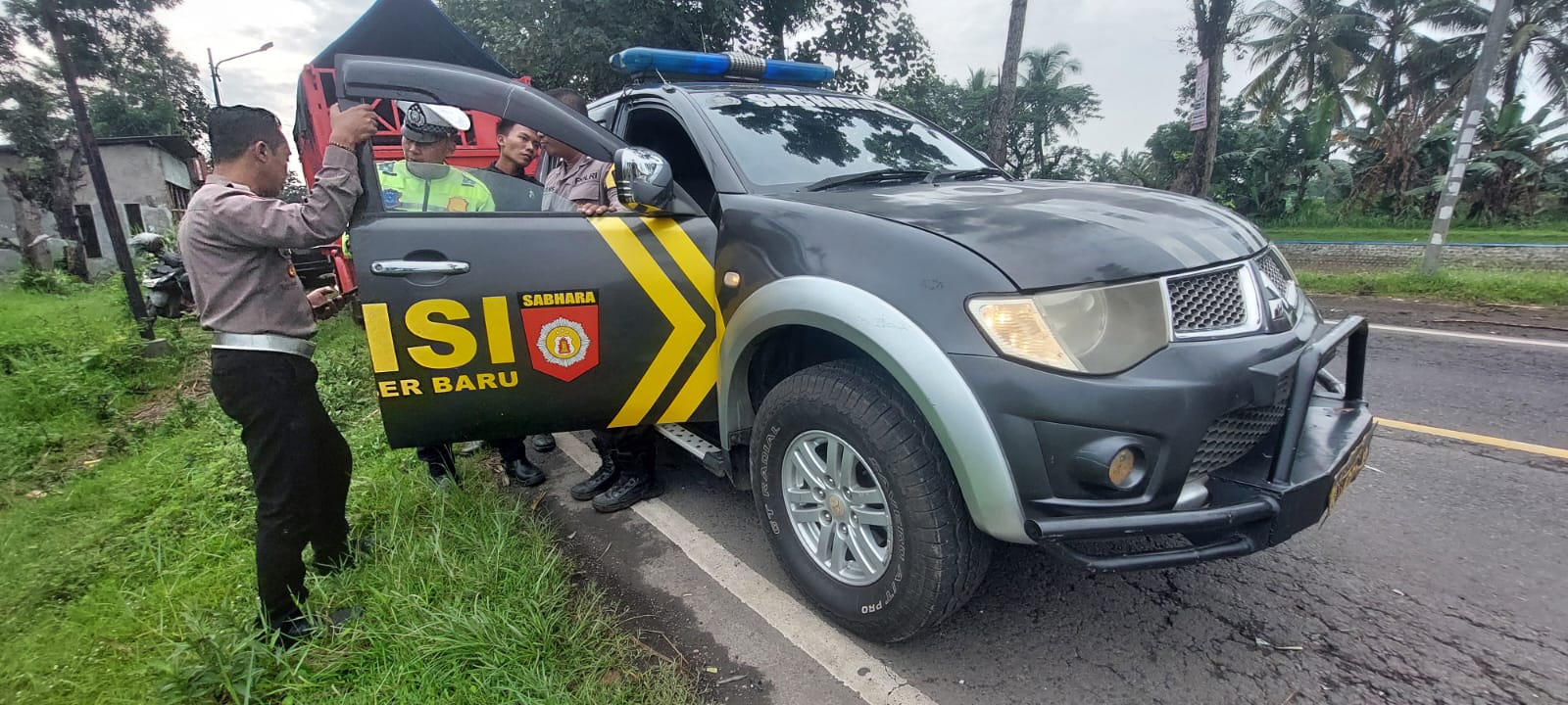 Mobil Polsek Sumberbaru Jember Dilempar Batu, Ini Kronologinya