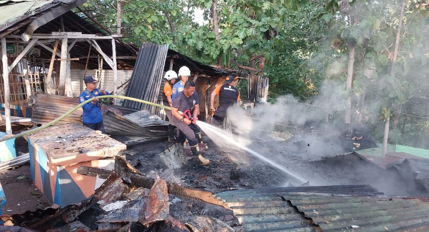 Warung di Arak-Arak Bondowoso Terbakar, Kerugian Puluhan Juta