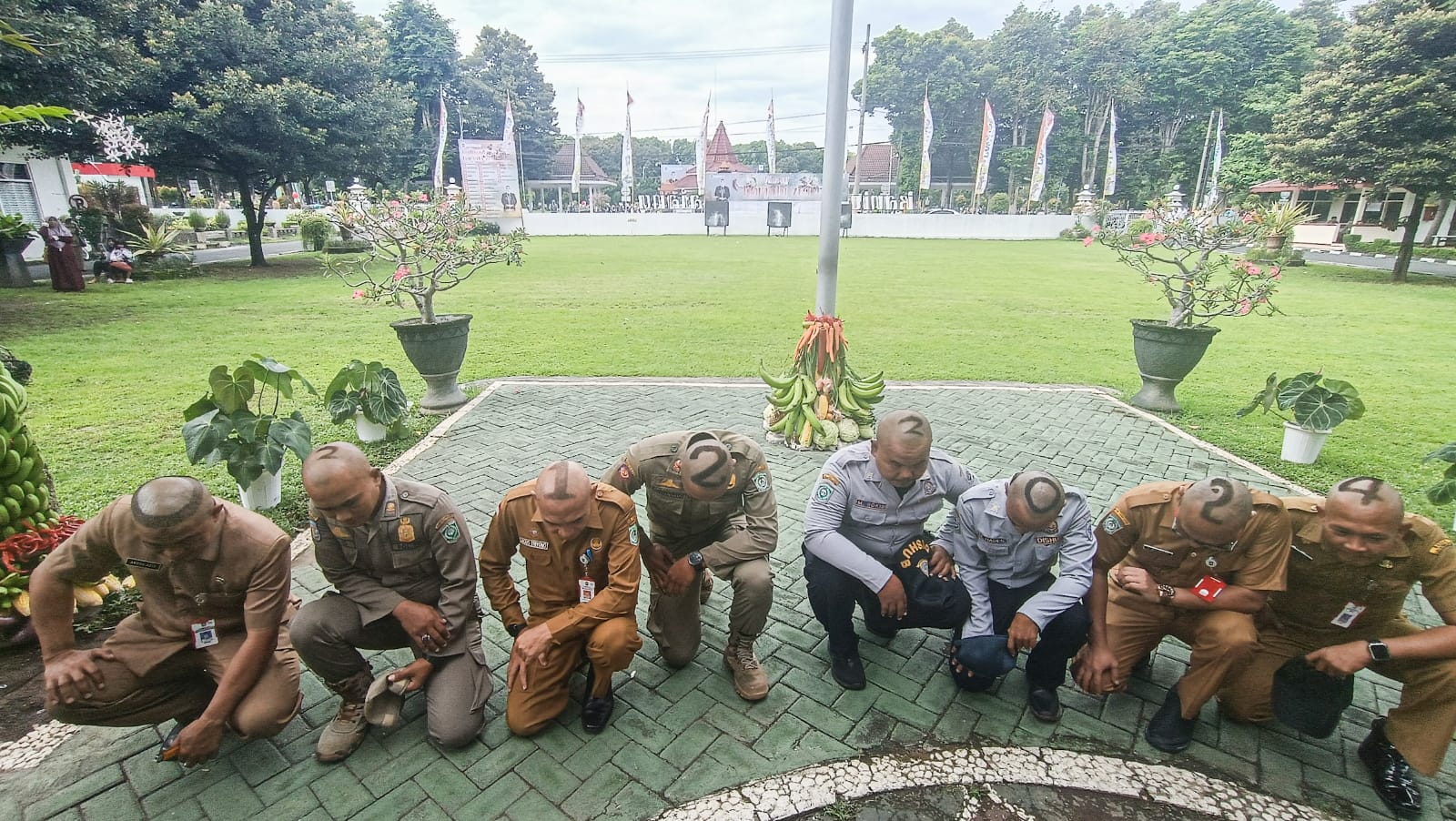 Unik, ASN di Lumajang Membotaki Rambutnya Jadi Berbentuk Angka Istimewa