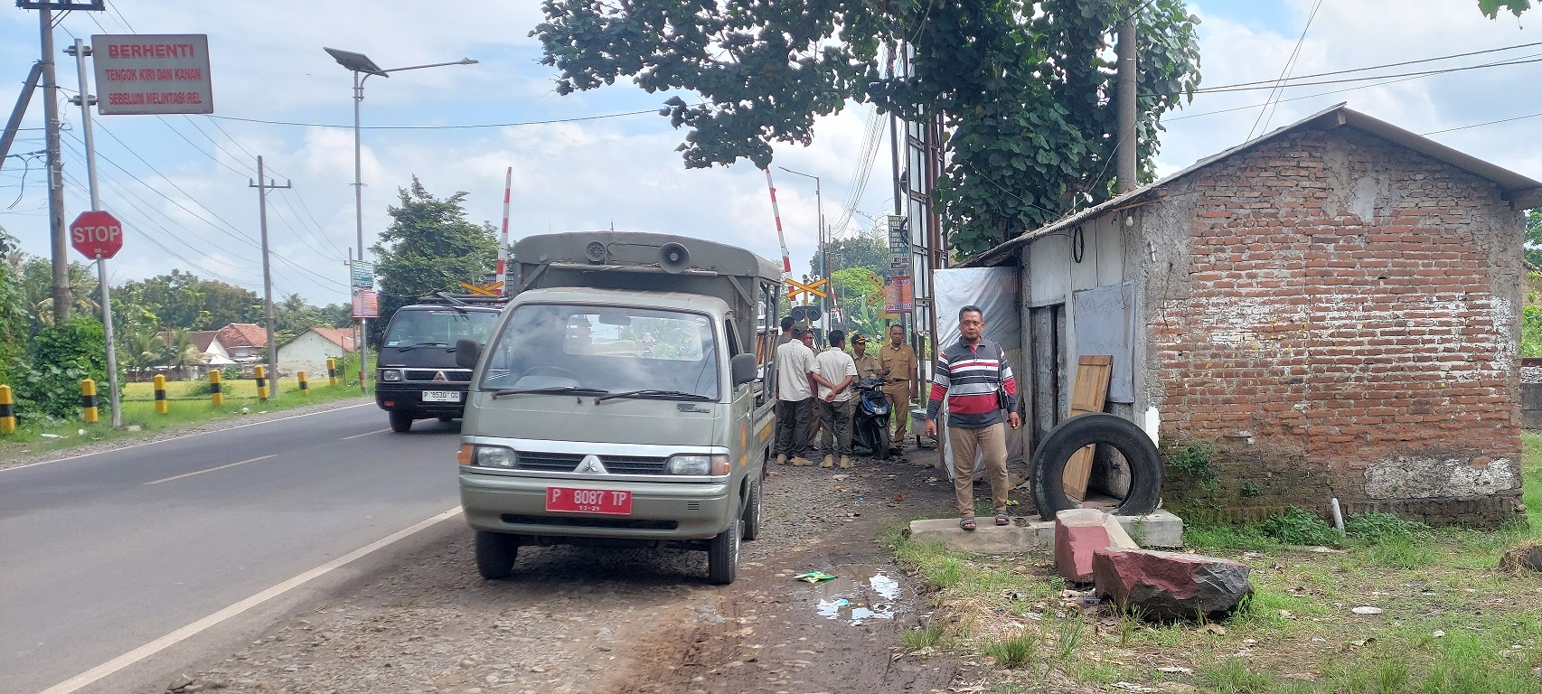 Meresahkan, Satpol PP Jember Bongkar Warung yang Ada Kamarnya, Ini Lokasinya