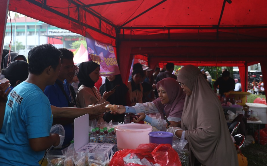 Kampus Jadi Rumah UMKM, Ribuan Warga Kulineran Gratis