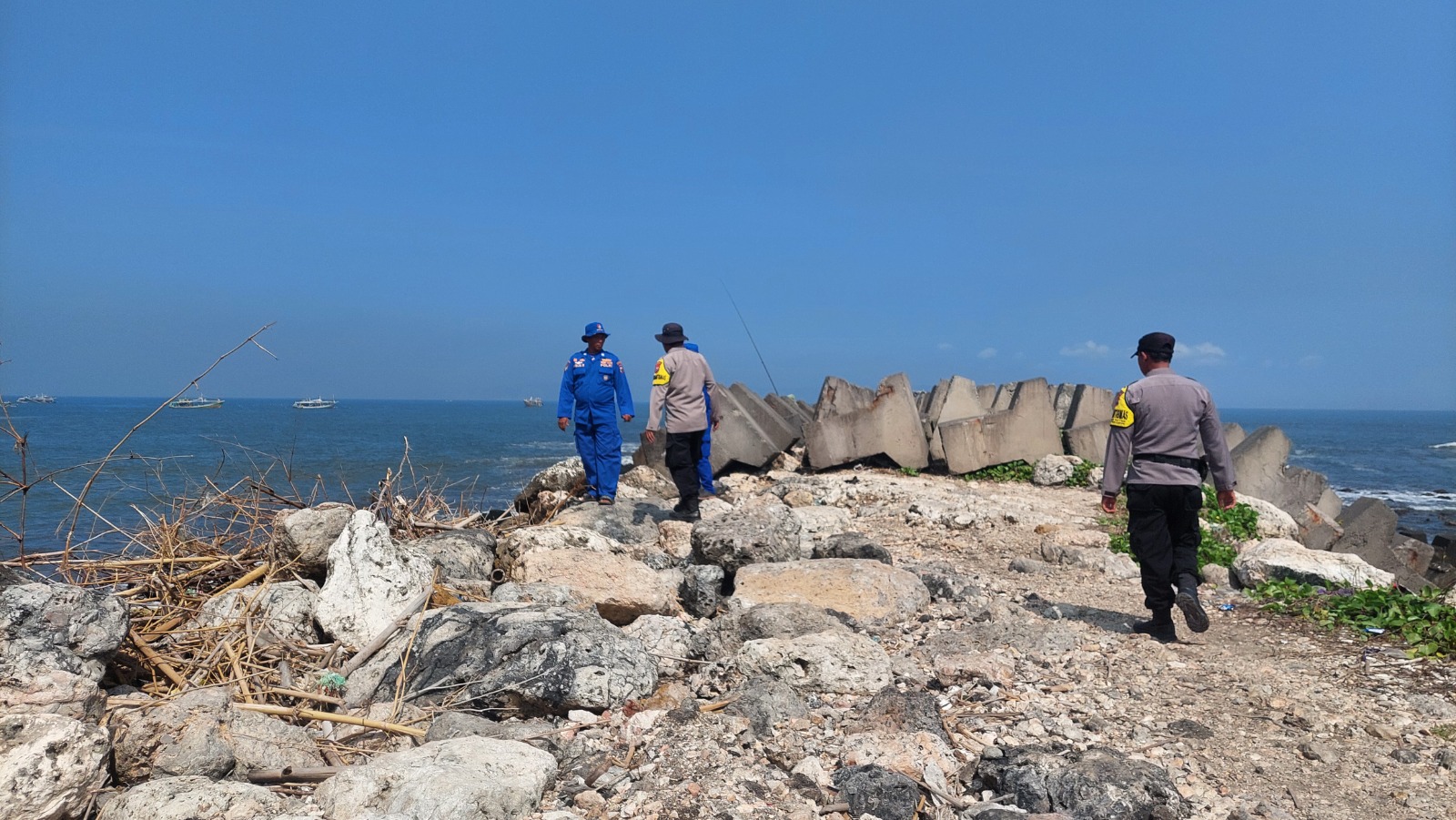 Kapal Nelayan Jember yang Hilang Ditemukan di Trenggalek, Saat Hendak Ditarik, Tali Evakuasi Putus