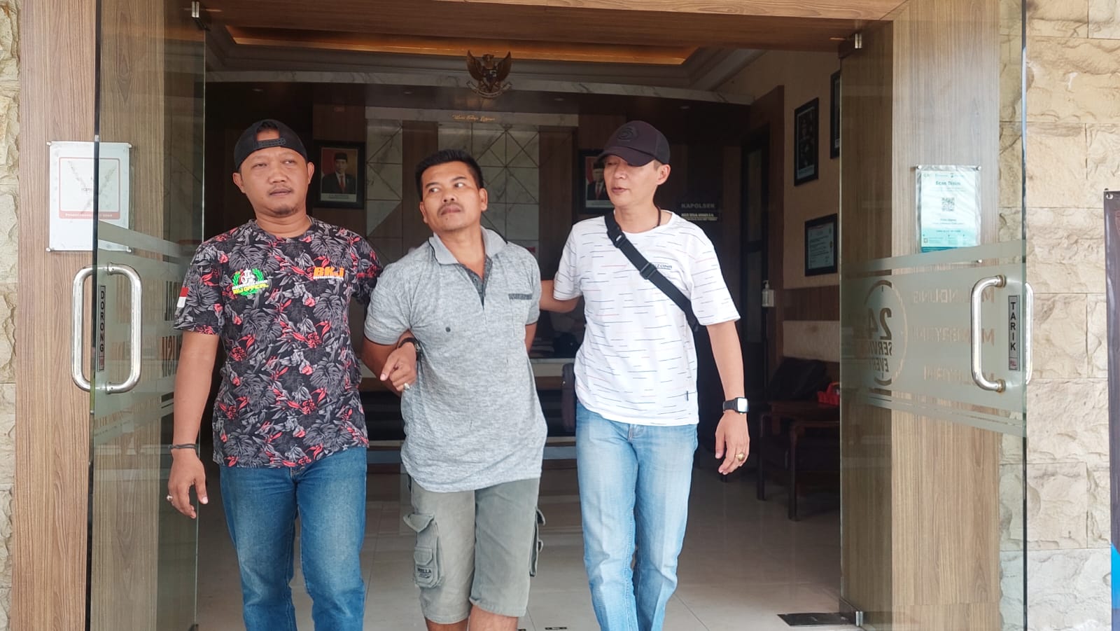 Saat Grebek Rumah Produksi Petasan di Karangbayat Jember, Polisi Malah Temukan Barang Bukti Pencurian!