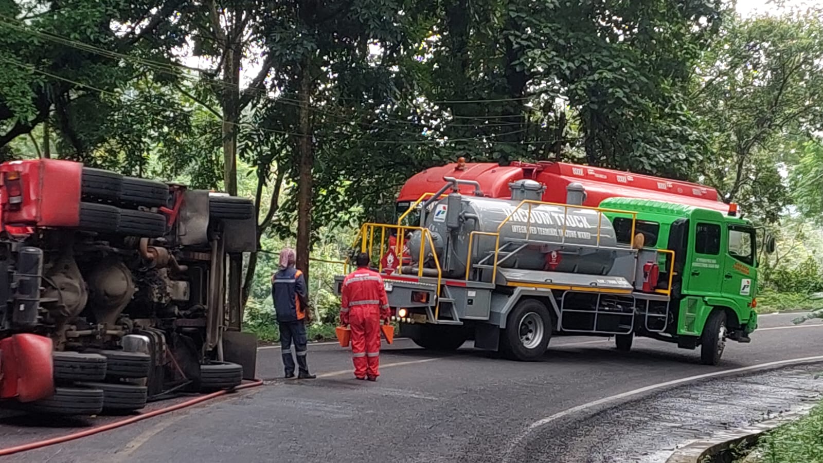 Pemindahan BBM Truk Tangki Pertamina yang Terguling di Gumitir Jember Butuh Waktu 8 Jam