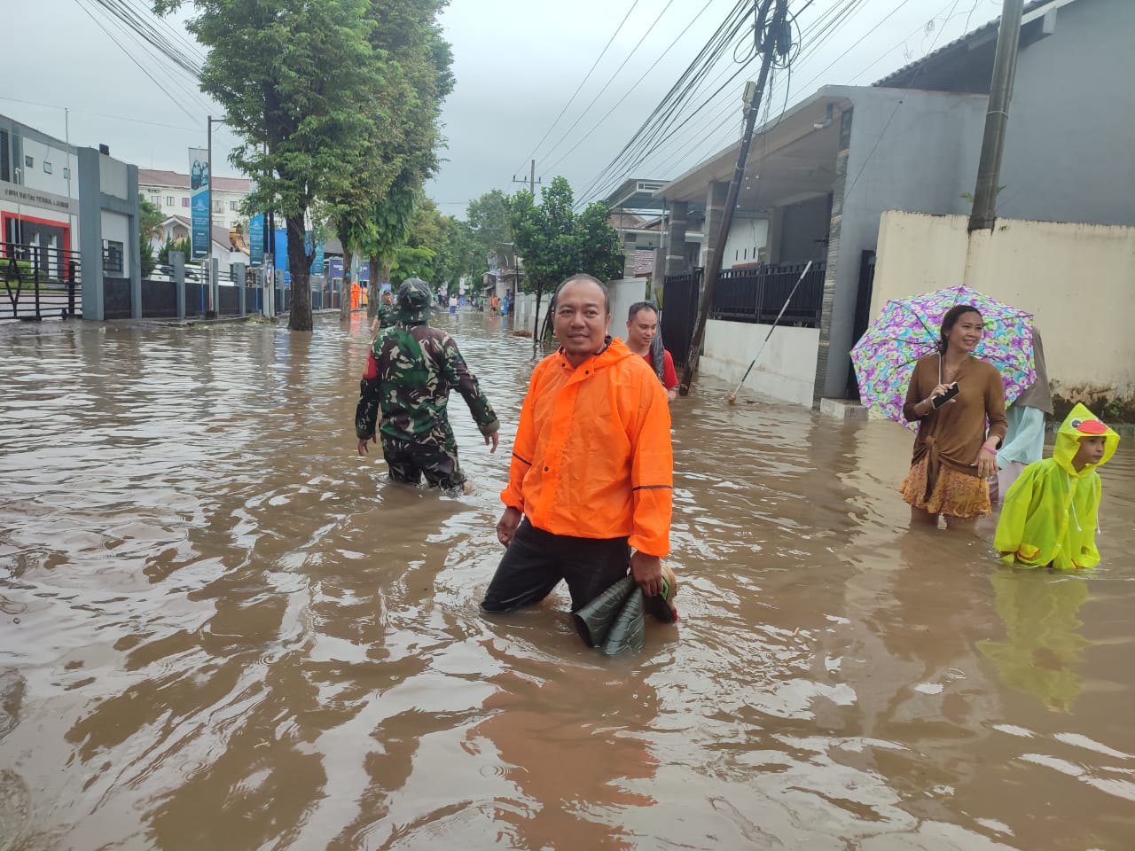 Hujan Deras, Banjir Rendam 4 Kecamatan di Jember