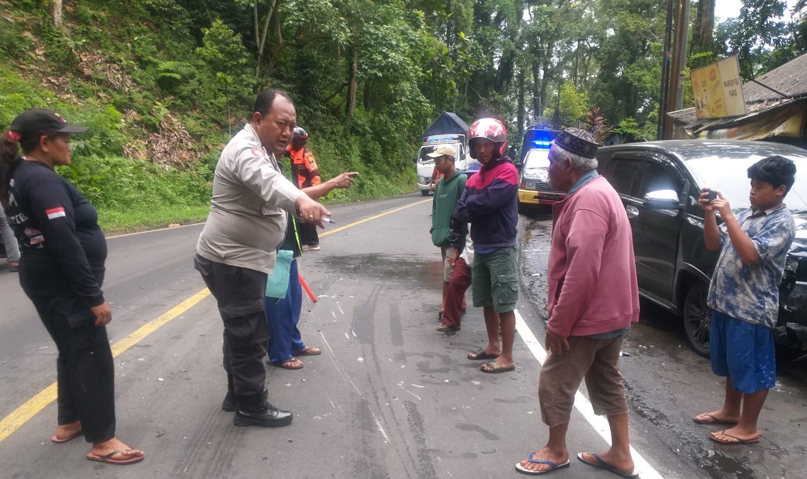 Adu Banteng Pengendara Motor dan Minibus Toyota Innova di Jalur Gumitir Jember, Satu Orang Meninggal Dunia