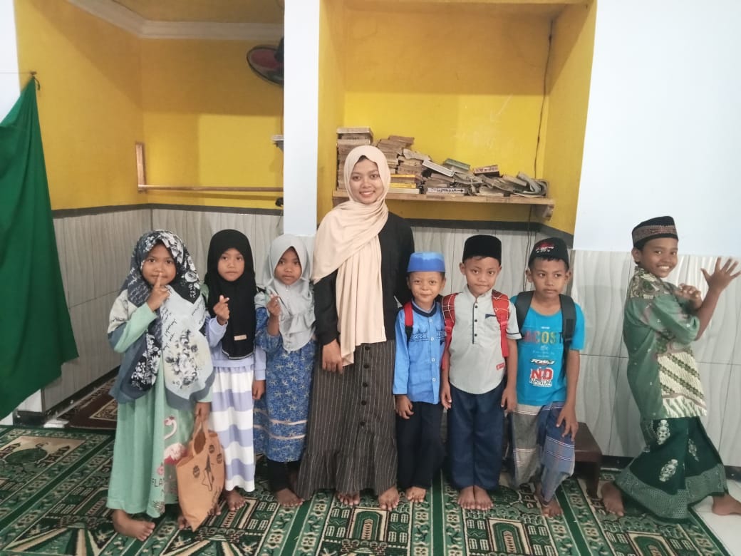 Dari Bangku Kuliah ke Serambi Desa, Mahasiswi UIJ Mengajar Ngaji dengan Ikhlas