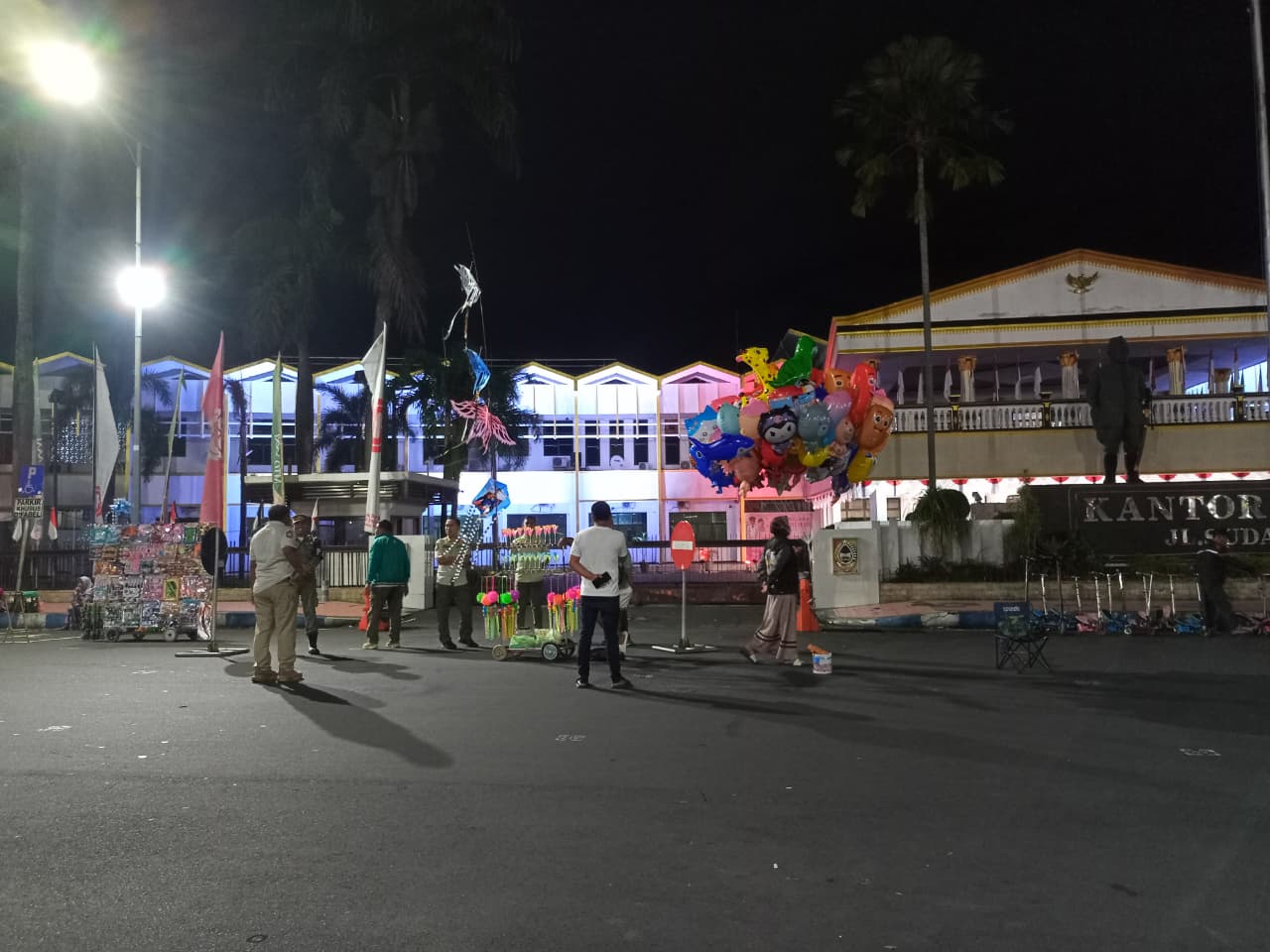 Penertiban PKL di Alun-Alun Jember Terus Dilakukan, Relokasi Jadi Solusi