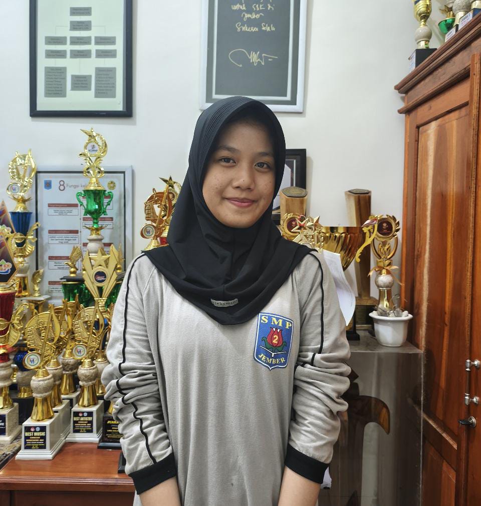 Dari Hobi ke Prestasi, Azzaria Berhasil Sabet Juara 1 Olimpiade Bahasa Inggris