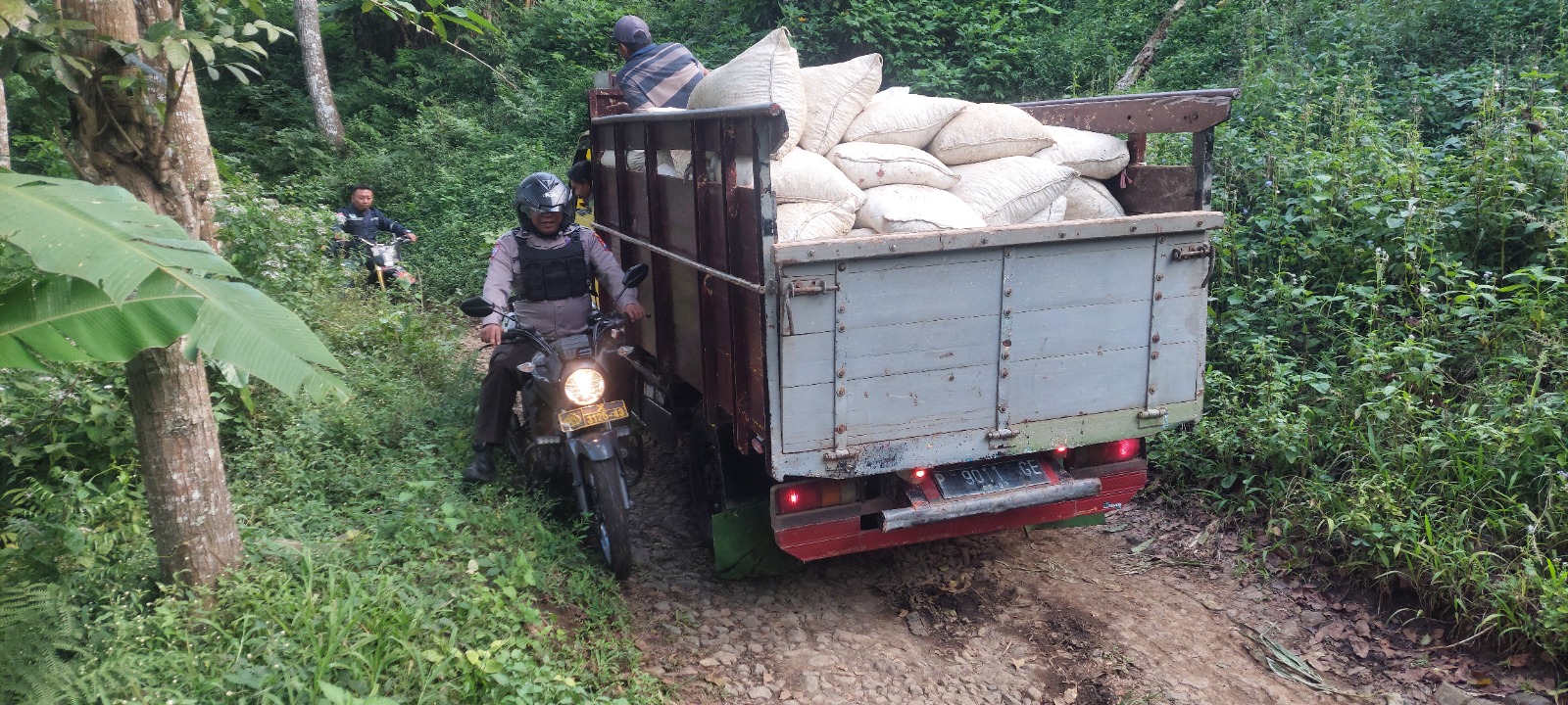 Jalur Alternatif Gumitir Jember-Banyuwangi Bahaya, Jalan Makadam dan Tanpa Penerangan, Jam Malang Dilarang Melintas